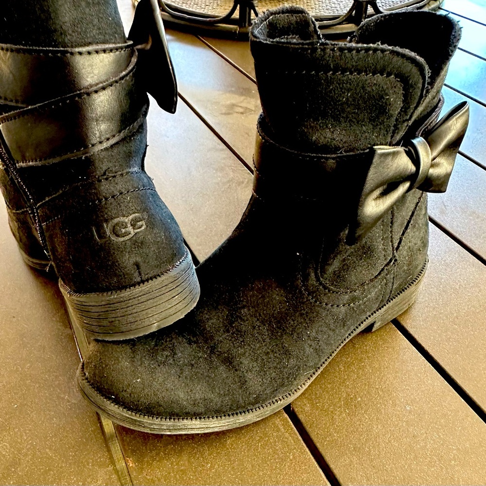 Ugg Girls Joanie Bow Ankle Boot Black Size 1
